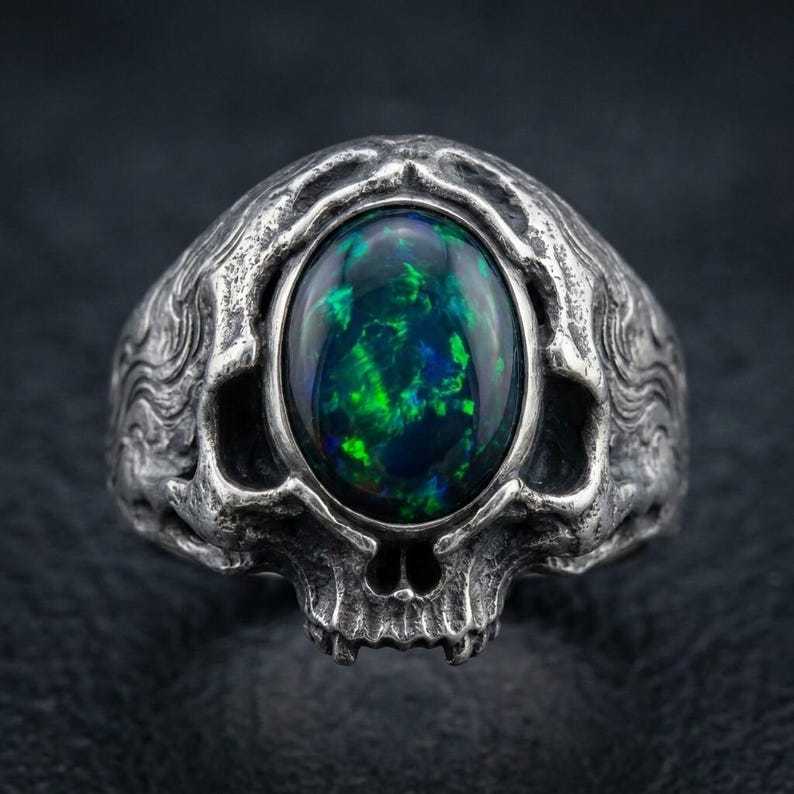 Ring met opaal en doodskop, sterling zilver, gotische Memento Mori statement ring, synthetische zwarte opaal, geoxideerd, op bestelling gemaakt afbeelding 2