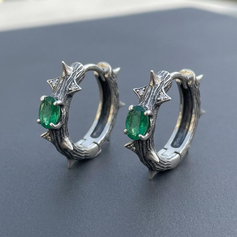 Sterling Silver Thorn Hoop Earrings, Gothic Oxidized Huggie Hoops, Lab-Created Emerald, Briar Branch Earrings, Made to Order immagine 1
