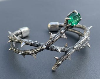 スターリングシルバーの棘のカフブレスレット、ゴシックブランチバングル、酸化エメラルドカフ、魔女の蔓ブレスレット、ダークアカデミア、受注生産