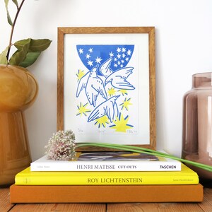 Stampa Linoleografia con cornice di UCCELLI in Volo - GABBIANI Danzanti, Stelle e Cielo, Regalo per Amanti dell'Arte / Edizione Limitata