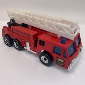 Matchbox Fire Engine Ladder Truck Red Miniature Toy Car