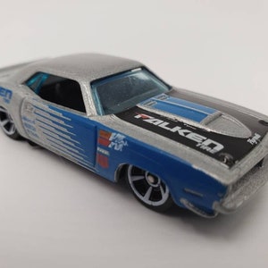 Hot Wheels &#39;70 Plymouth AAR Cuda: Metallgraues Diecast Modellauto