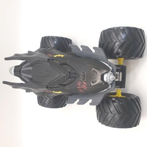 Batman Monster Truck Black: Monster Jam 1/24 Scale Die-Cast Car Collectible image 9