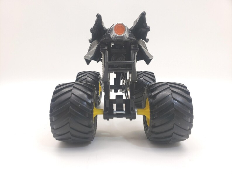 Batman Monster Truck Black: Monster Jam 1/24 Scale Die-Cast Car Collectible image 4