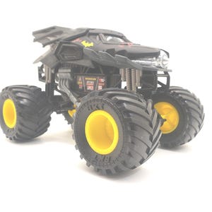 Batman Monster Truck Black: Monster Jam 1/24 Scale Die-Cast Car Collectible image 1