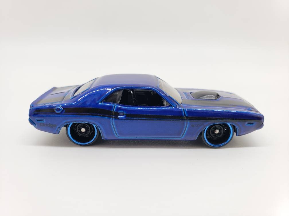 Hot Wheels '70 Dodge Hemi Challenger Metalflake Blue