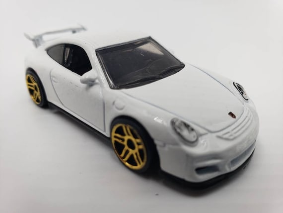 Hot Wheels Porsche 911 GT3 RS White HW Exotics Miniature