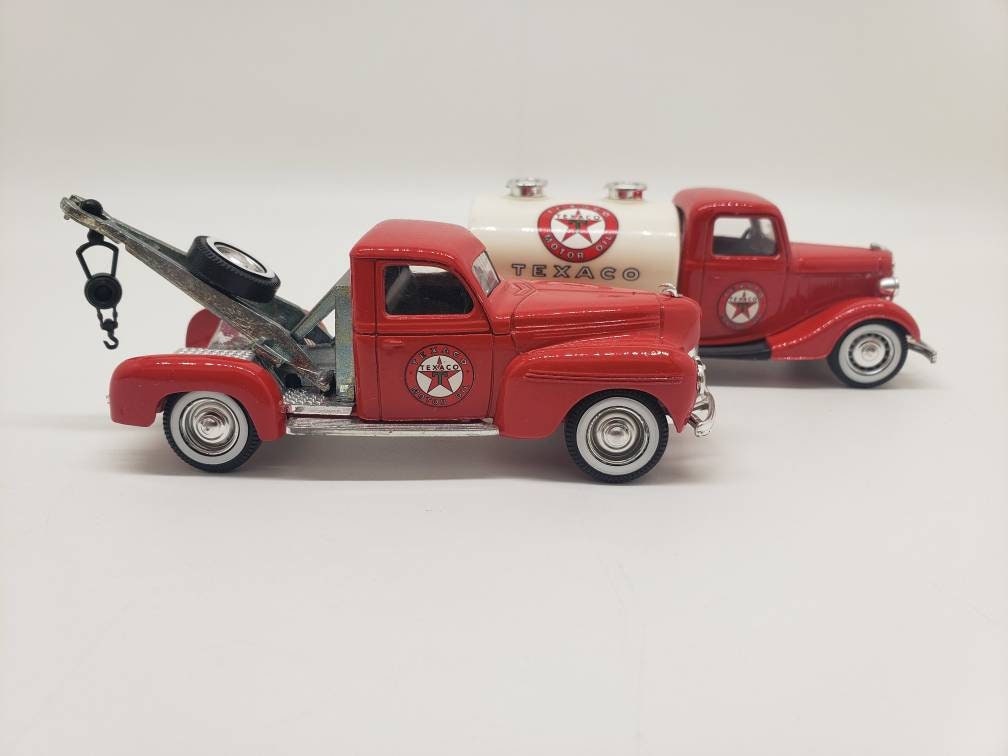 Solido 1940 Dodge Tow Truck and Ford Tanker Red Texaco