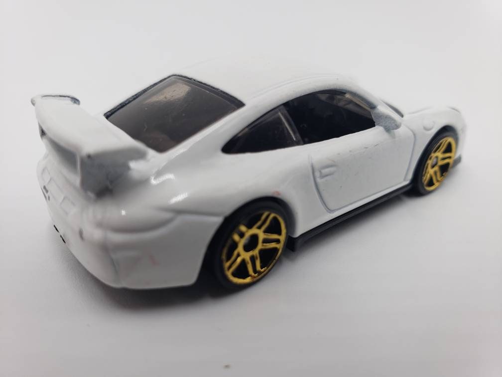 Hot Wheels Porsche 911 GT3 RS White HW Exotics Miniature