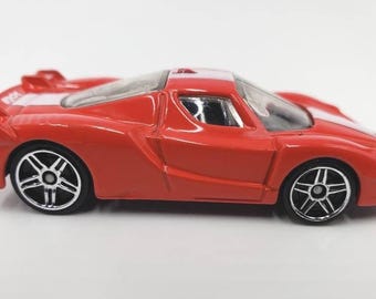ホットウィール フェラーリ FXX: レッド ニューモデル ダイキャスト