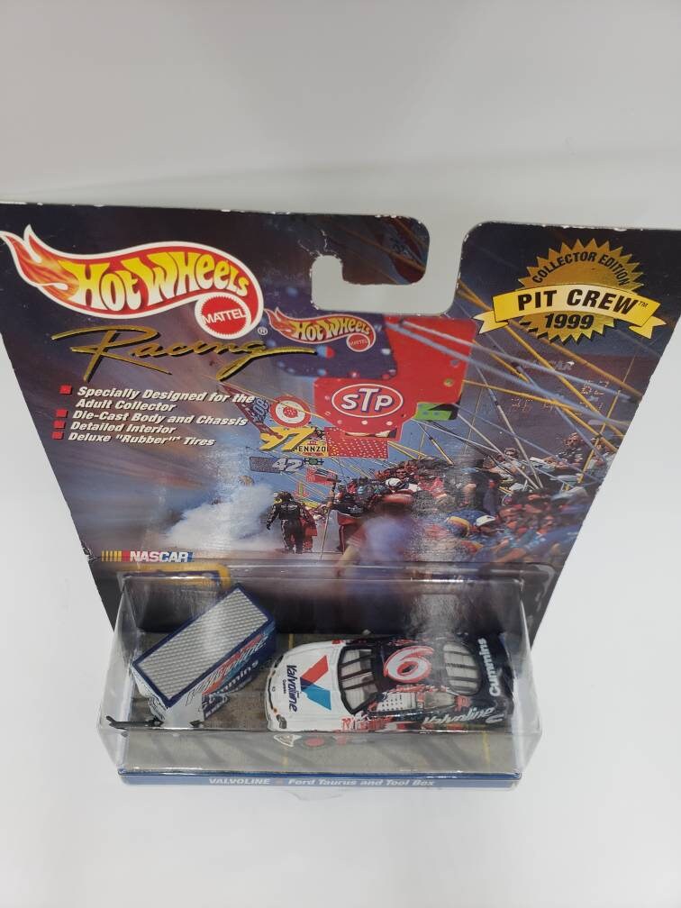 ミニカー Ford Taurus and Tool Box #13 Hot Wheels Valvoline Ford Taurus and Tool Box Roush Racing