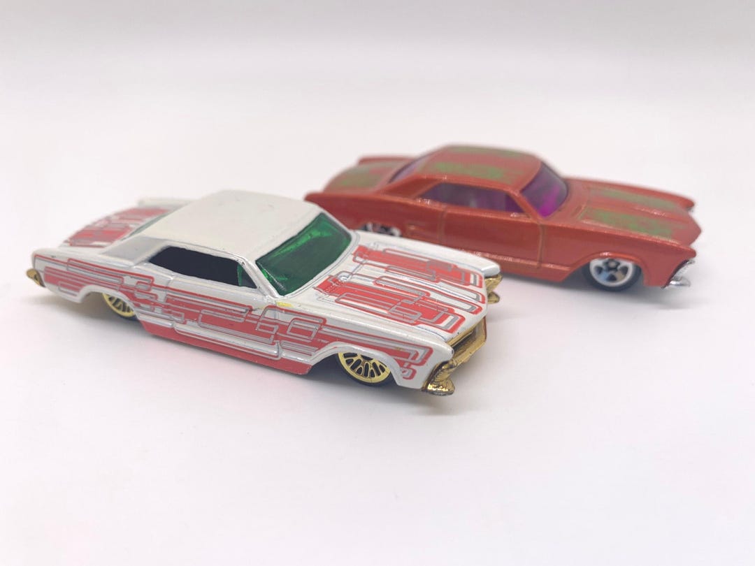 Hot Wheels Buick '64 Riviera Metalflake White Miniature