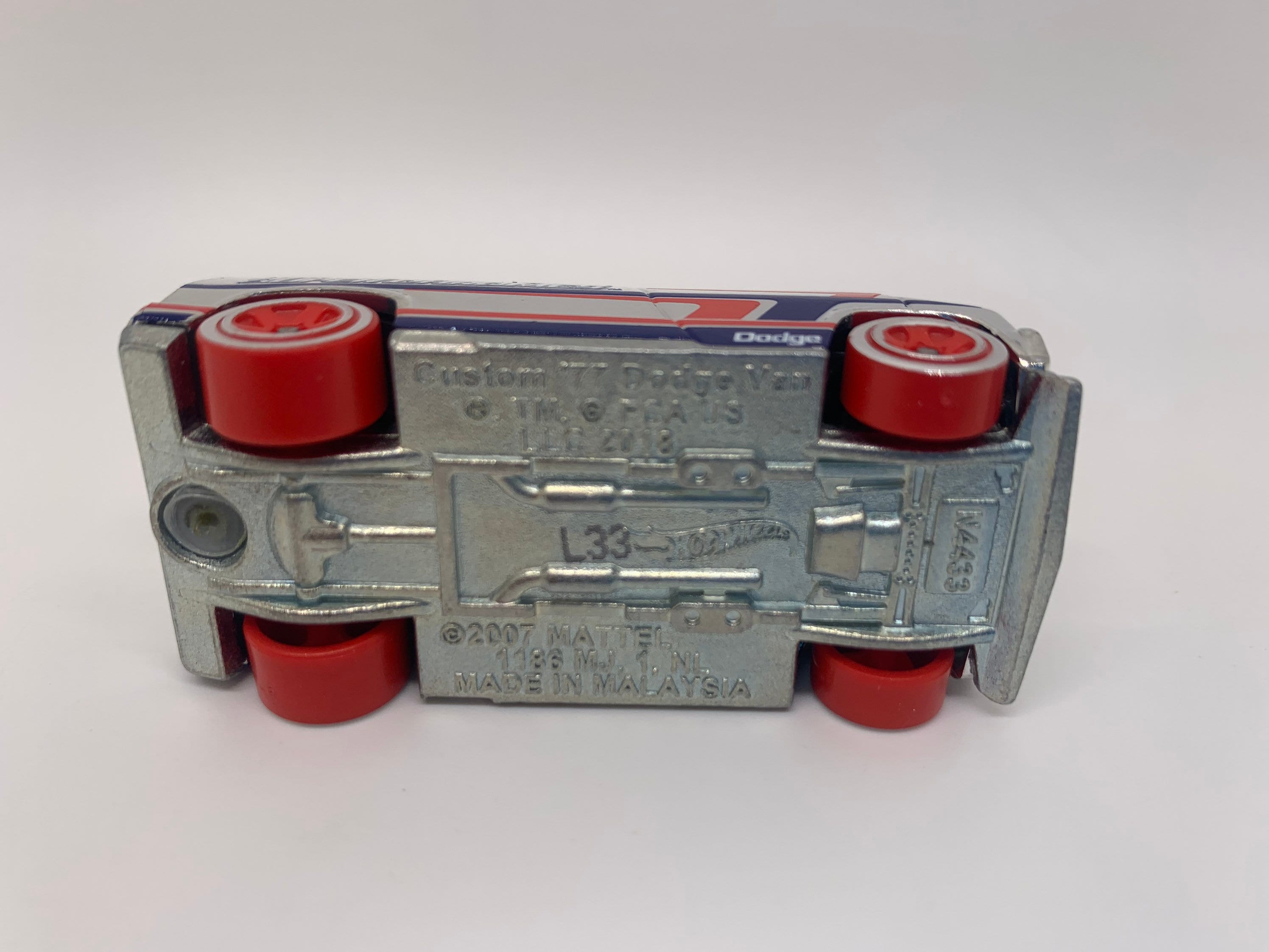 ホットウィール カスタム '77 ダッジ バン クローム ミニチュア