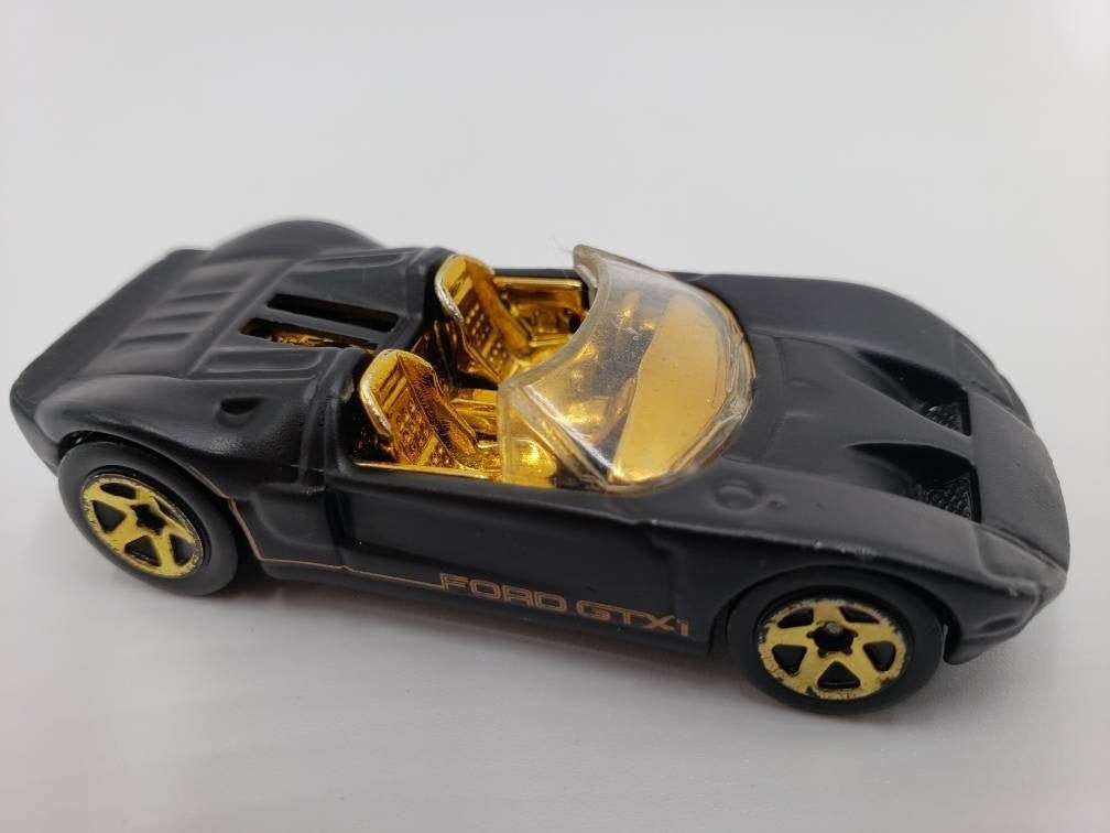  Hot Wheels Retro Entertainment Gran Turismo Ford GT (Black)  Die-Cast Vehicle 1/5 : Toys & Games