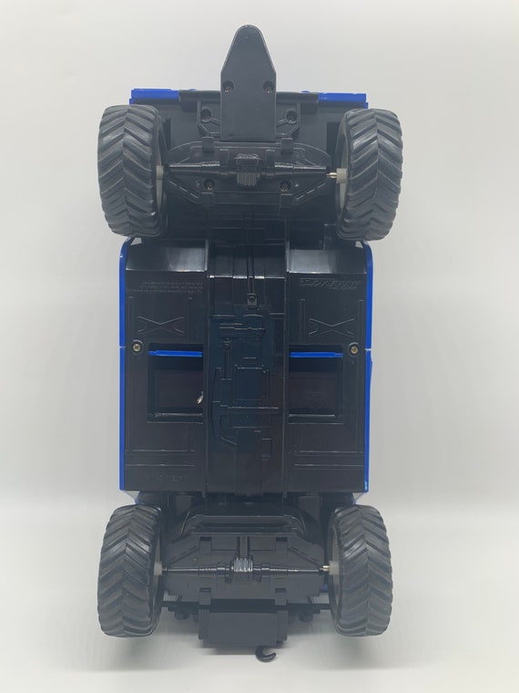 Bass Pro Shop Toy Hummer