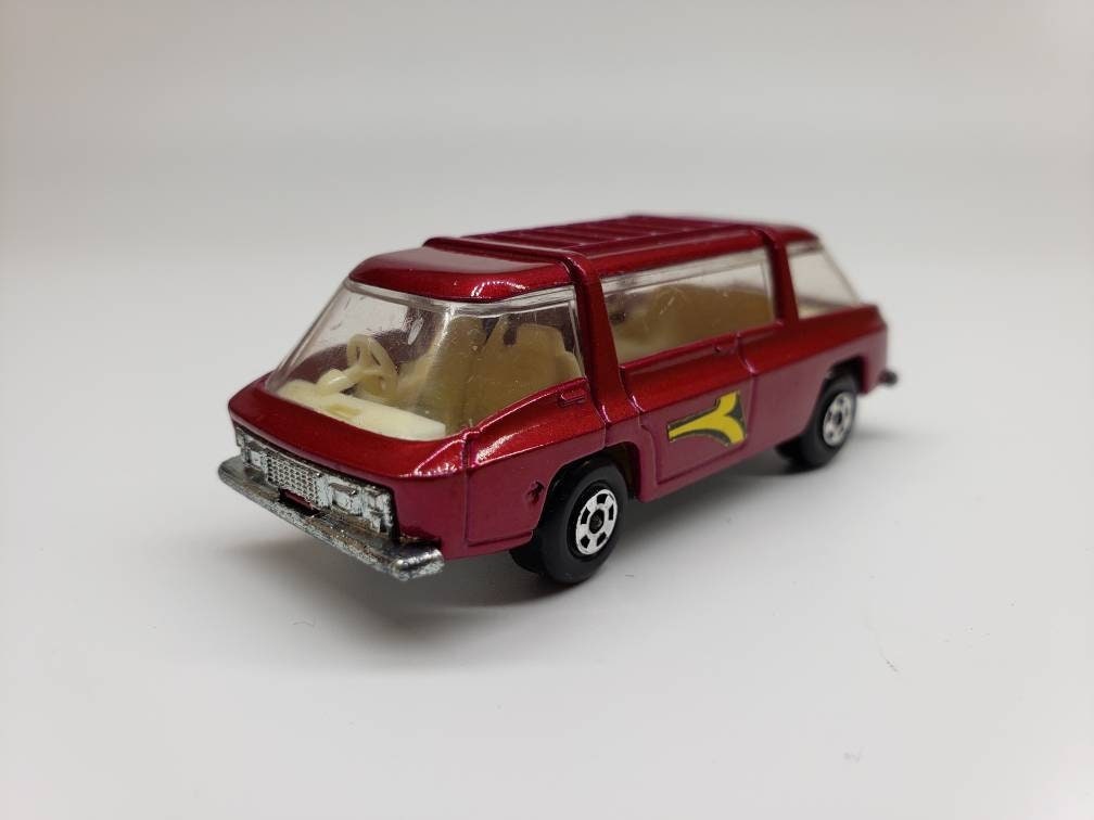Vintage Matchbox Freeman Inter-city Commuter: Metalflake Magenta