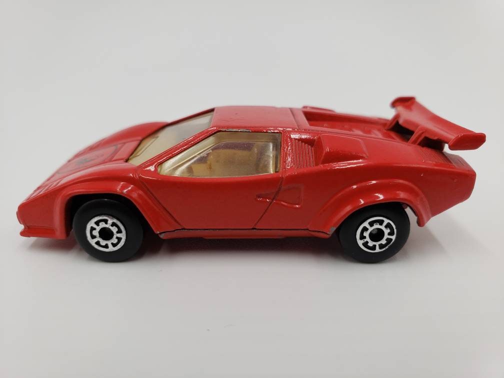 Matchbox Lamborghini Countach LP500S Red 1-75 Perfect