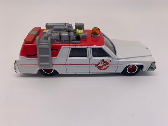 Hot toys ecto 1 2025