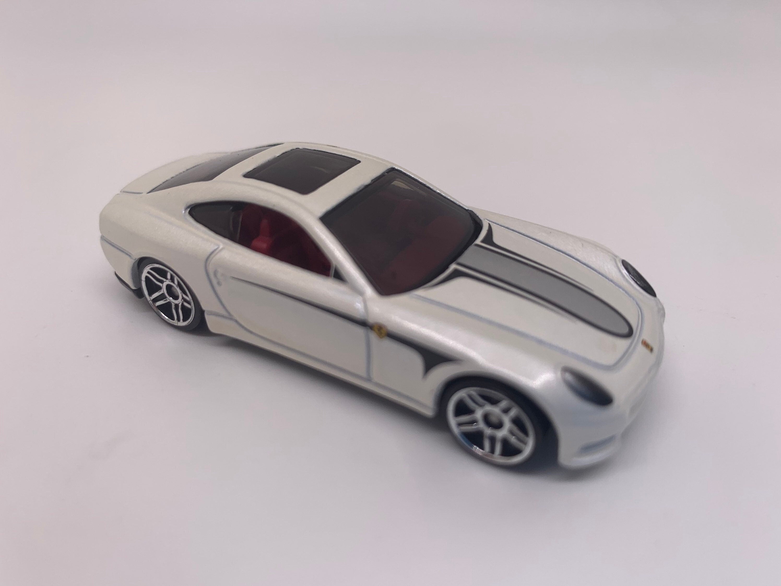 ●HOT WHEELS  フェラーリ　612 スカリエッティ Hot Wheels Ferrari 612 Scaglietti Pearl White Perfect Birthday