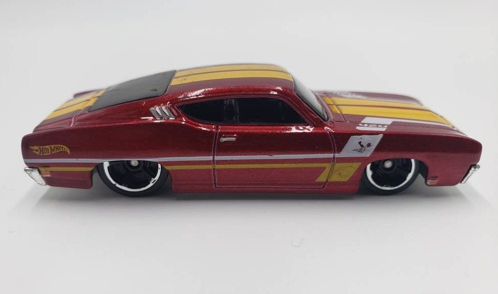 1969年型フォード・トリノ・タラデガ ホットウィール 1/64スケール