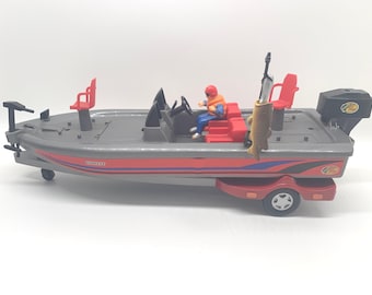 Bass Pro Shops Humvee, Fishing Boat and Trailer Collectible 1:24