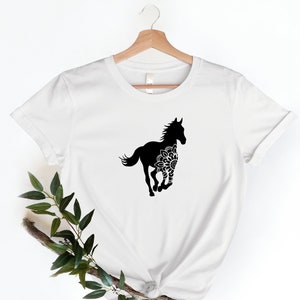 Horse Shirt, Horse Lover T-shirt, Horse Girl Shirt, Gift for Mother, Horse Lover Tees, Youth Sizes, Love Horses Shirt, Cute Animal,Cute Gift