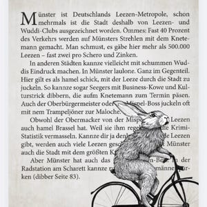 Puede incluir: Ilustración en blanco y negro de un conejo montando en bicicleta sobre una página de texto en alemán. El texto incluye las palabras "Zwei Leezen pro Schero" y menciona la ciudad de Münster.