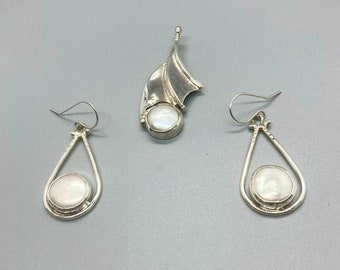 Mother Of Pearl Jewelry Set, Mother of Pear Pendant, Mother of Pearl Earrings, Sterling Silver,