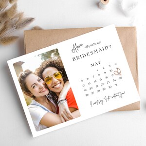 Modèle de calendrier de carte de proposition de demoiselle d'honneur de demoiselle d'honneur