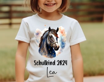 Geschenk zur Einschulung Tshirt mit Name Personalisiert Mädchen Junge Dino Astronaut Einhorn Regenbogen Pferd Meerjungfrau Schmetterling