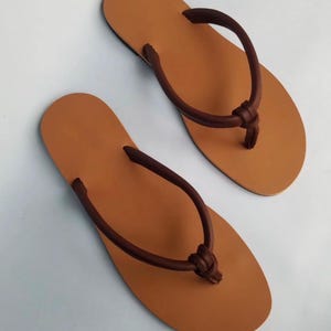 barefoot flipflop thong sandal poolside resort summer vacation