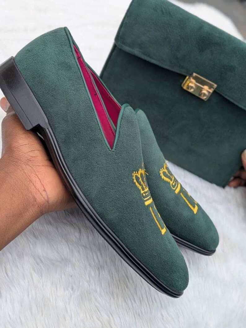 Handmade men loafer with gold crown detail