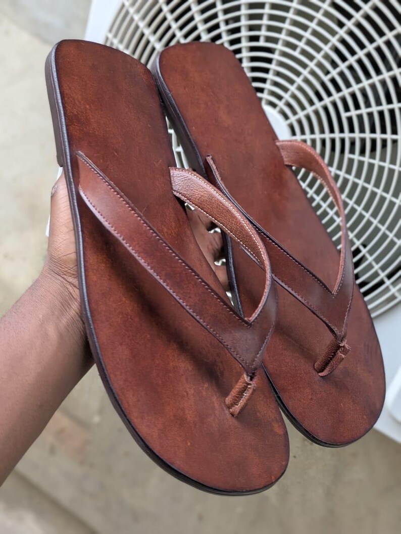 travel friendly leather flip flop men