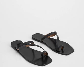 Black minimalist leather toe loop sandal handmade flat slip on footwear custom summer casual women everyday black barefoot style sandal