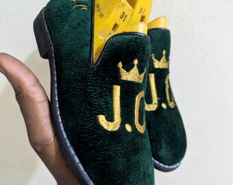 jongens custom fluwelen loafer gepersonaliseerde geborduurde initiaal kroon jurk schoen peuter kid formele slipper verjaardag ring aan toonder outfit cadeau