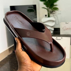 brown leather flip flops men