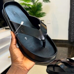 relaxed resort sandals men