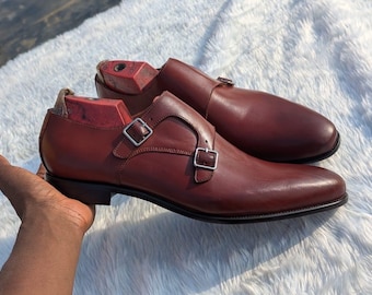 Sapatos masculinos de couro marrom feitos à mão com fivela dupla, calçados formais de luxo personalizados para escritório, casamento e noivo.