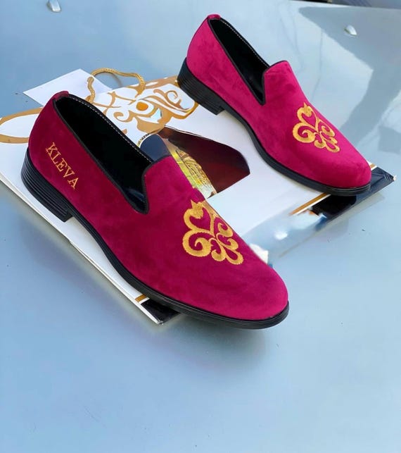 Handmade Embroidered Monogrammed Red Velvet Leather Loafer  display picture 1