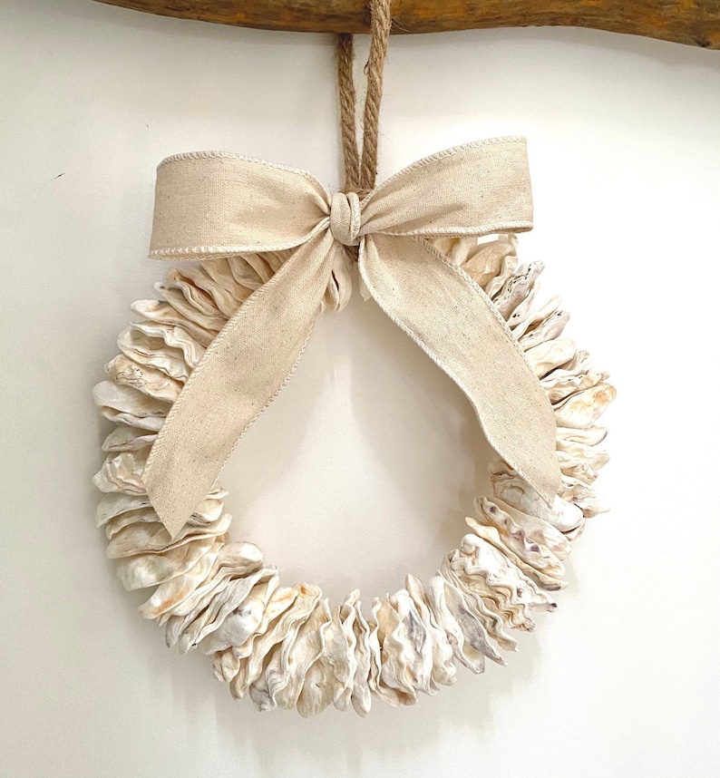 Oyster Shell Wreath - coastal decor / nautical /seashells / beach decor / Mother’s Day gift bild 1