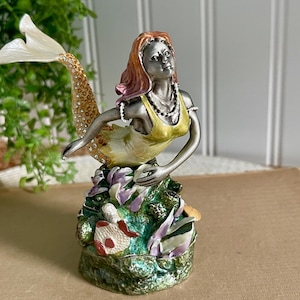 Bejeweled Enamel Mermaid Trinket Box with Colored Crystal Rhinestones. Magnetic Hinged Box with Coral and Fishes. Mermaidcore, Fairycore.