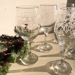 Set of 8 Vintage 12 Oz Tumblers Holly Design by INDIANA GLASS Christmas  Glasses Holiday Table Festive Drinkware 5.5 X 2.75 