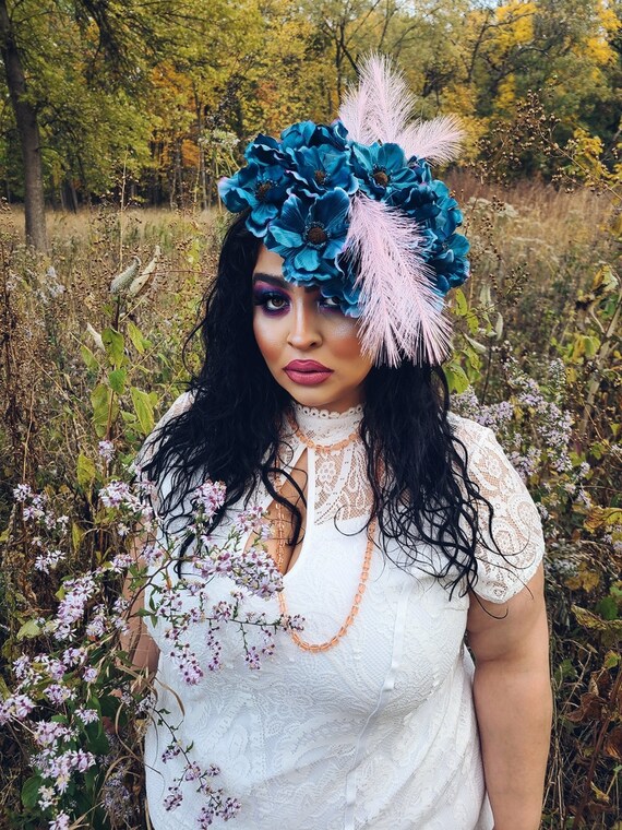 Blue Floral Fascinator Headpiece With Pink Feather Accents  display picture 3