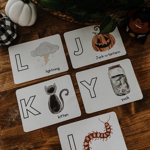 Halloween Karten für Kinder, Halloween Flashcards, Halloween Vorschulaktivität, Homeschool Halloween, Halloween Alphabet Resin Letters