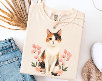 Calico Cat Shirt, Calico Lover Tee, Cute Cat Lover T-Shirt, Floral Pet Owner Gift, Aesthetic Cat Graphic Tee for Women, Comfort Colors®