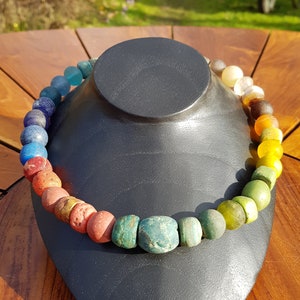 Halskette "Regenbogen" mit antiken Trade Beads, antiken Hebron Perlen, Koralle, Bauxit, alten Glasperlen und Krobo-Glas aus Afrika