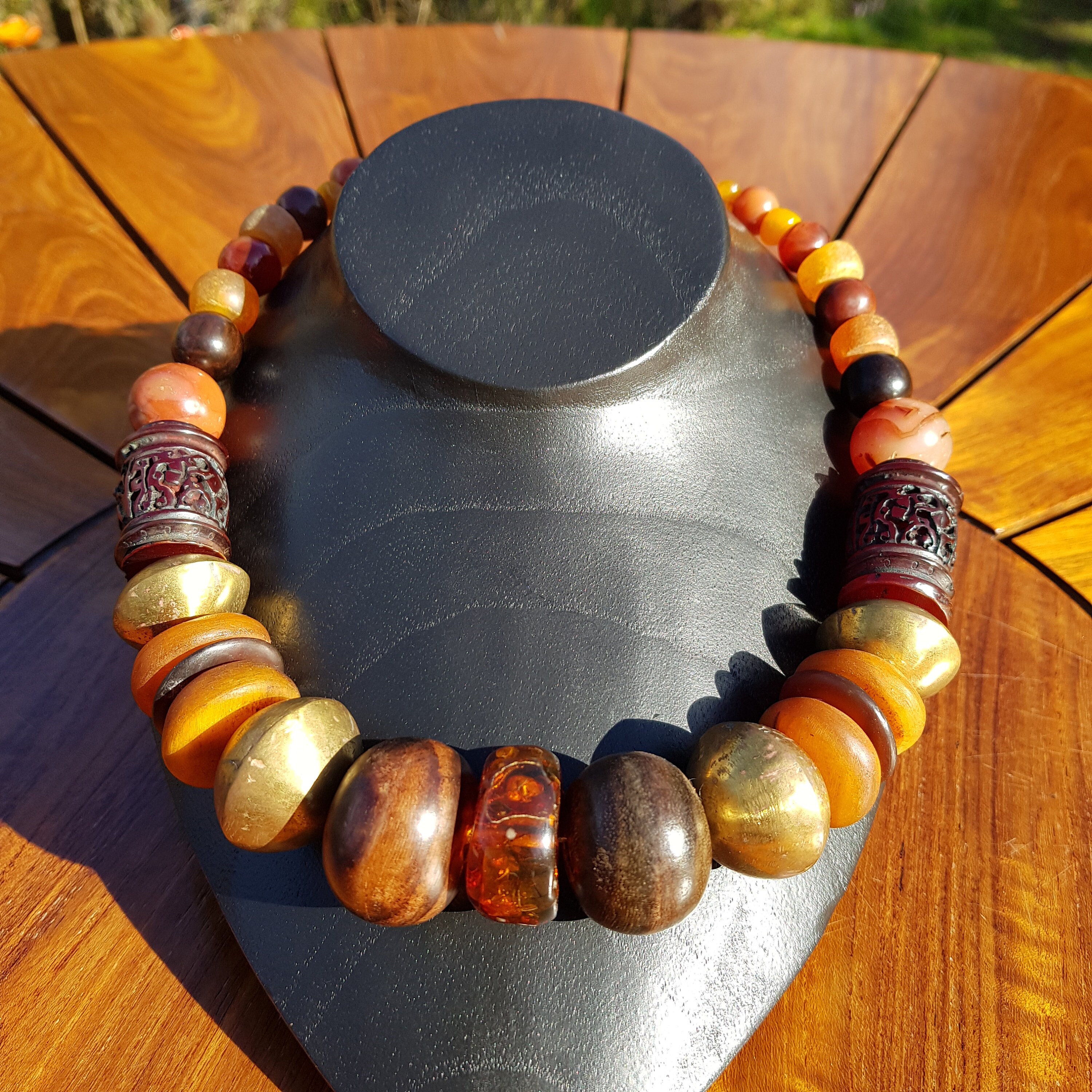 Sautoir Ethnique Africain Ancien - Grosses Perles D'agate Blanche Et Disque Laiton - Très Bon état