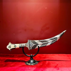 Indian assorted dagger/khanjar/knife in beautiful silver damascening with chevron pattern balde & crown shape hand grip in mother of pearl