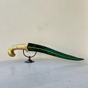 Vintage indo Persian Mughal islamic parrot hilt khanjar with original gold koftgari work and a fine wootz blade