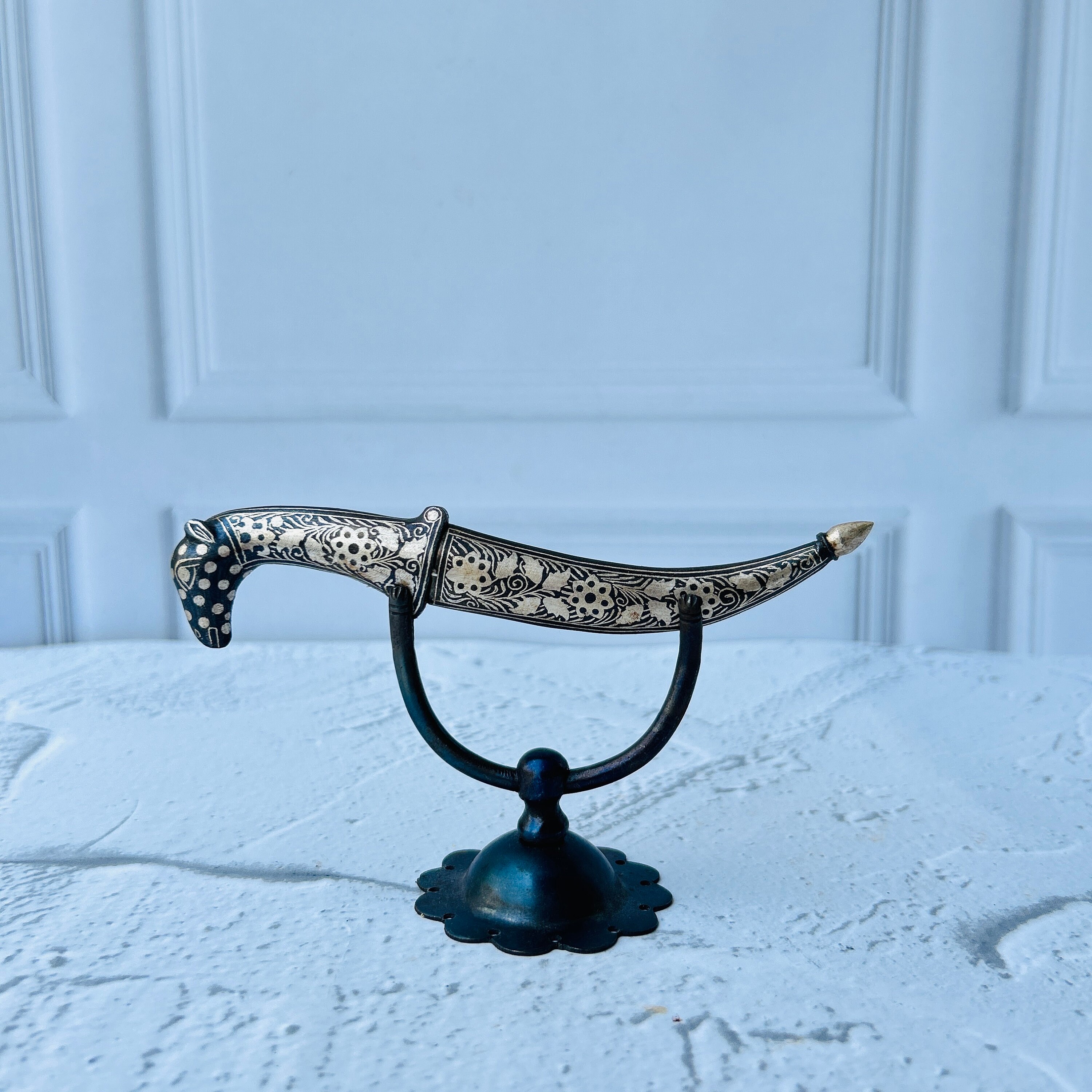 Rare couteau indo persan XIX ieme - Argent - Inde - Fin du XXe siècle Rare couteau indo persan XIX ieme - Argent - Inde - Fin du XXe siècle